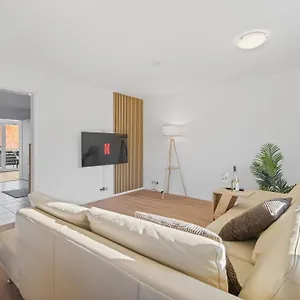 Goldcream - Modern - Netflix - Free Parking Apartment